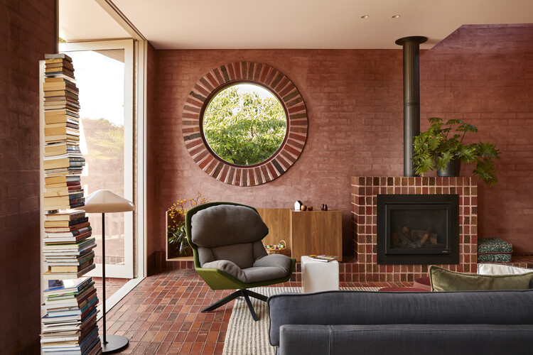 Casa Ararat / SJB - Fotografía interior, Sala de estar, Estanterías, Madera, Sillones, Mesas, Iluminación, Sillas