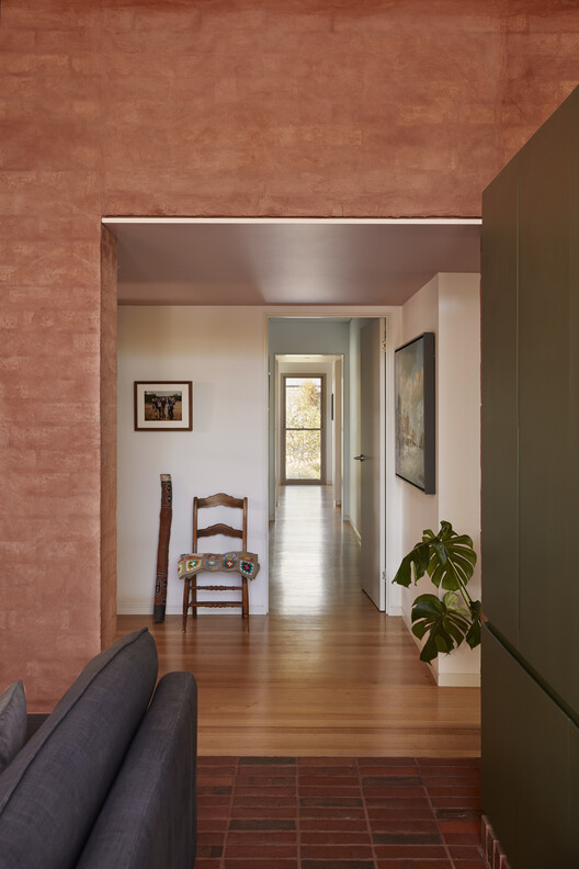 Casa Ararat / SJB - Fotografía interior, Madera, Sillas