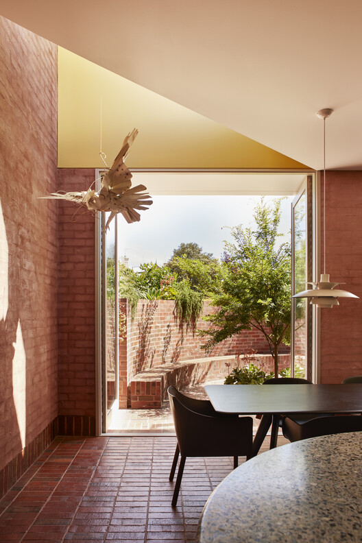 Casa Ararat / SJB - Fotografía interior, Baño, Ladrillo, Sillas