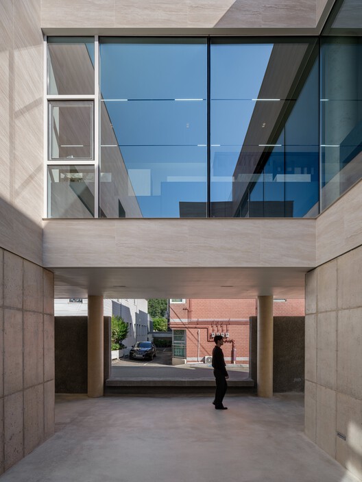 Oztile Showroom / Atelier MODS Oztile Showroom / Atelier MODS - Interior Photography, Concrete, Glass