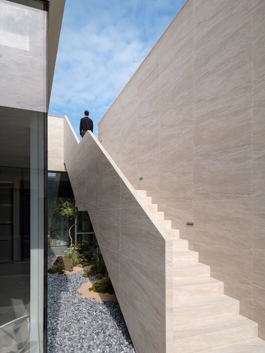 Oztile Showroom / Atelier MODS Oztile Showroom / Atelier MODS - Exterior Photography, Concrete
