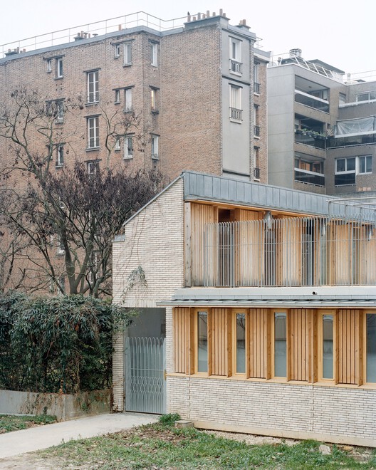 Early Childhood Center / Guillaume Ramillien Architecture Early Childhood Center / Guillaume Ramillien Architecture - Exterior Photography, Concrete, Balcony
