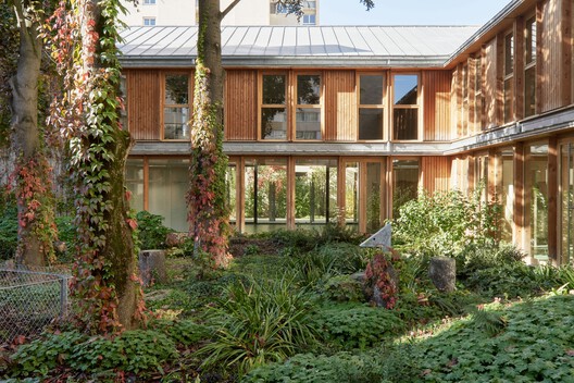 Early Childhood Center / Guillaume Ramillien Architecture Early Childhood Center / Guillaume Ramillien Architecture - Exterior Photography, Wood, Garden