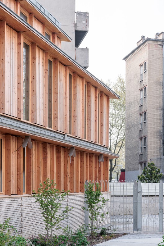 Early Childhood Center / Guillaume Ramillien Architecture Early Childhood Center / Guillaume Ramillien Architecture - Exterior Photography, Wood, Balcony