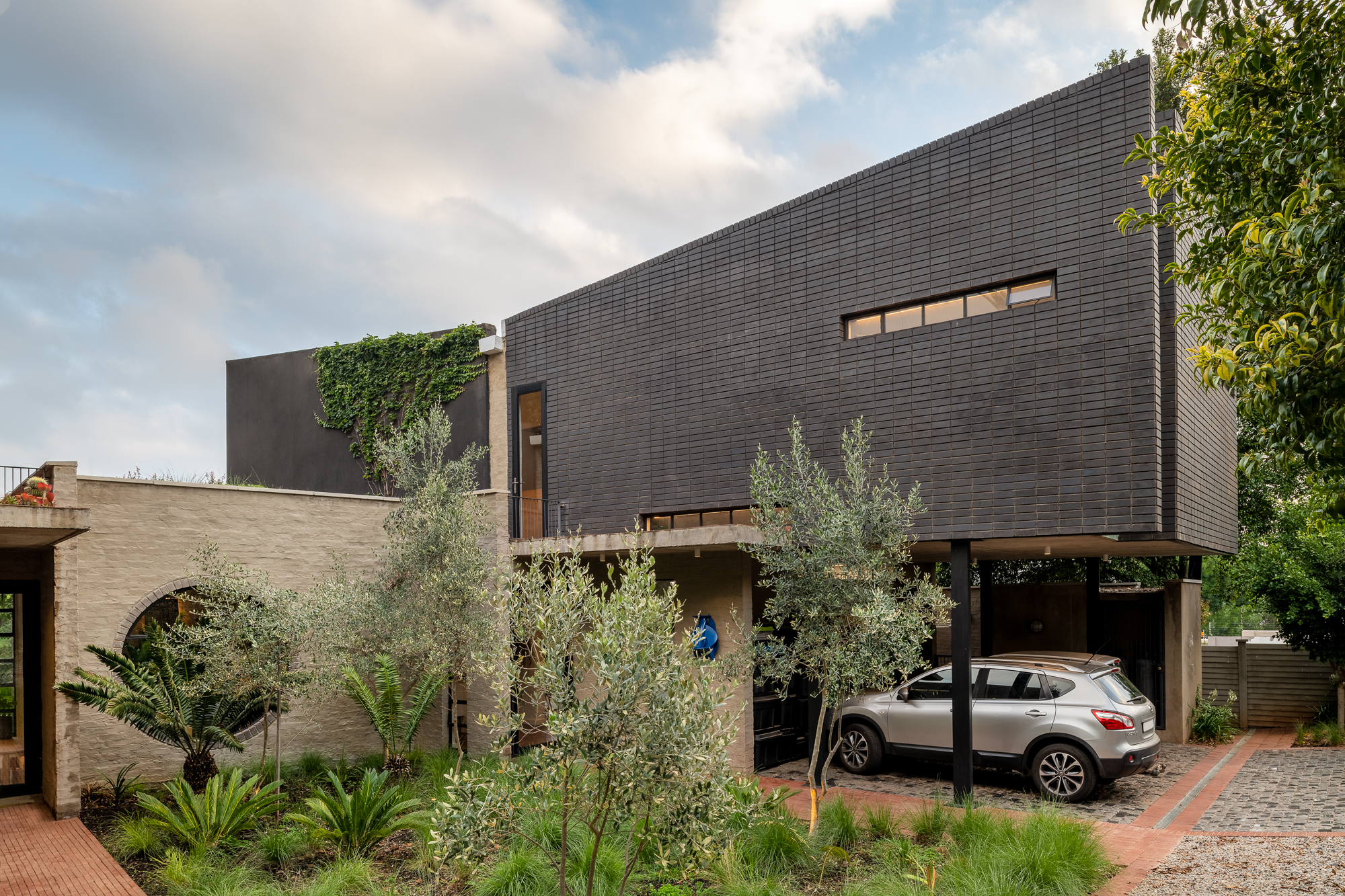 Gallery of Kalm Residence / Two Five Five Architects - 39
