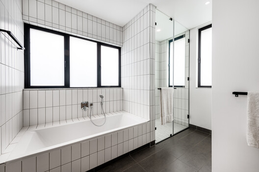 House Steynberg / Two Five Five Architects House Steynberg / Two Five Five Architects - Interior Photography, Bathroom, Glass
