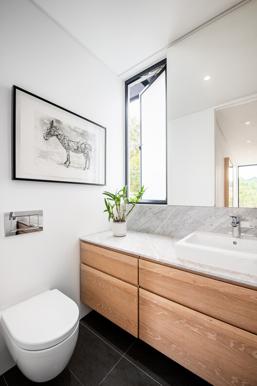 House Steynberg / Two Five Five Architects House Steynberg / Two Five Five Architects - Interior Photography, Bathroom, Toilet, Sink, Countertop