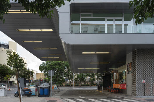 The Evolution of Gas Stations: From Roadside Stops to Architectural Landmarks - Image 15 of 46