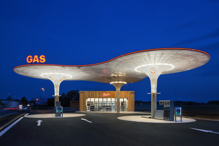 The Evolution of Gas Stations: From Roadside Stops to Architectural Landmarks - Image 6 of 46