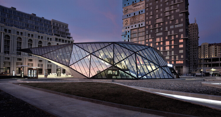 The Evolution of Gas Stations: From Roadside Stops to Architectural Landmarks - Image 7 of 46