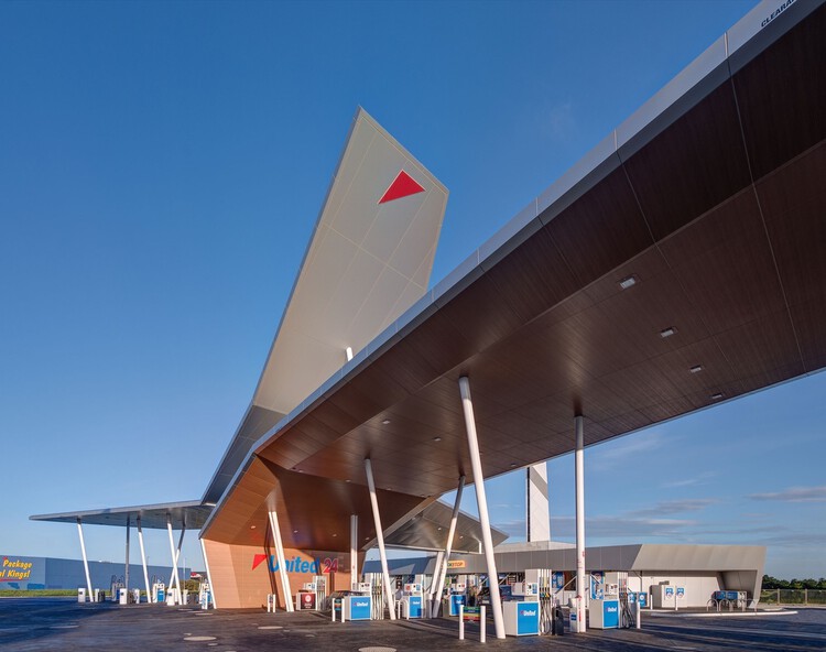 The Evolution of Gas Stations: From Roadside Stops to Architectural Landmarks - Image 3 of 46