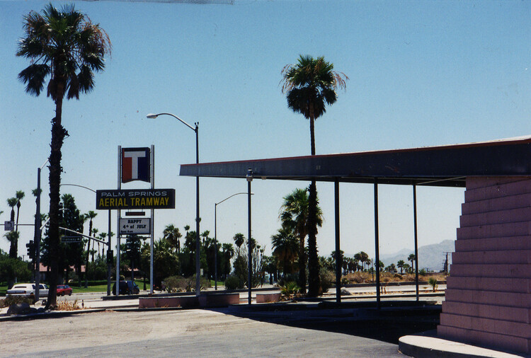 The Evolution of Gas Stations: From Roadside Stops to Architectural Landmarks - Image 19 of 46