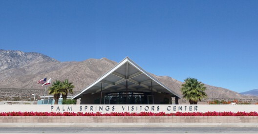 The Evolution of Gas Stations: From Roadside Stops to Architectural Landmarks - Image 20 of 46