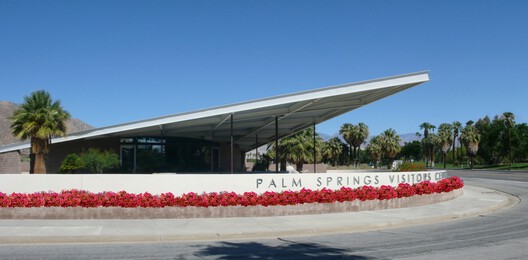 The Evolution of Gas Stations: From Roadside Stops to Architectural Landmarks - Image 18 of 46
