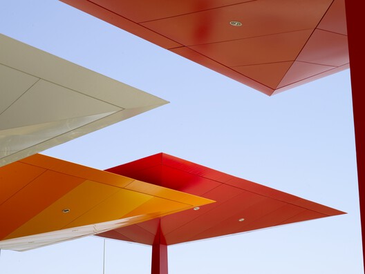 The Evolution of Gas Stations: From Roadside Stops to Architectural Landmarks - Image 39 of 46