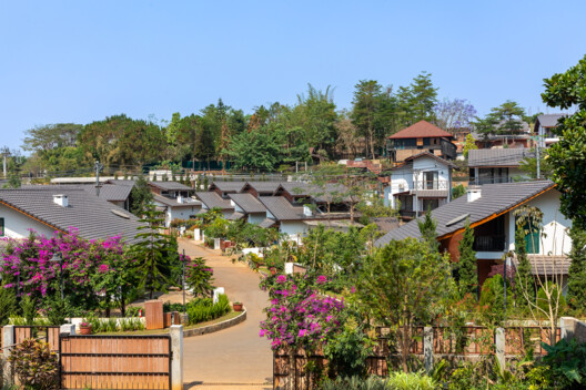Oak Village - The 9th Avenue / 1+1>2 Architects - Image 5 of 28