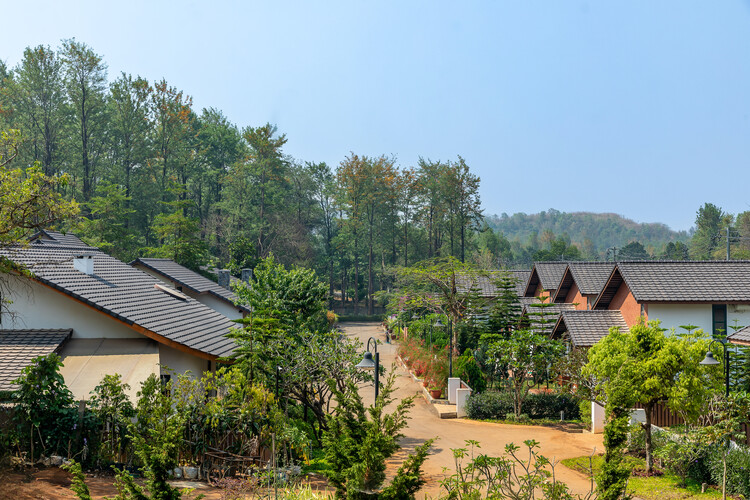 Oak Village - The 9th Avenue / 1+1>2 Architects - Exterior Photography, Garden