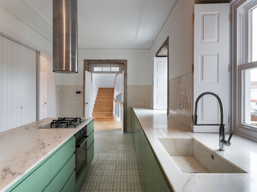 Casa no Campo Novo / Correia/Ragazzi Arquitectos - Fotografia de Interiores, Cozinha, Madeira, Bancada, Pia