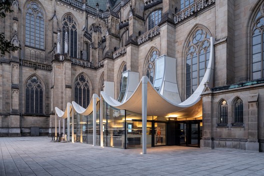 The Domcenter / peter haimerl . architektur + Studio Clemens Bauder - Exterior Photography, Glass, Arcade