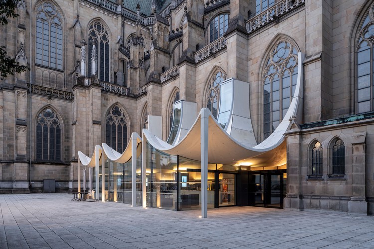 The Domcenter / peter haimerl . architektur + Studio Clemens Bauder - Exterior Photography, Glass, Arcade