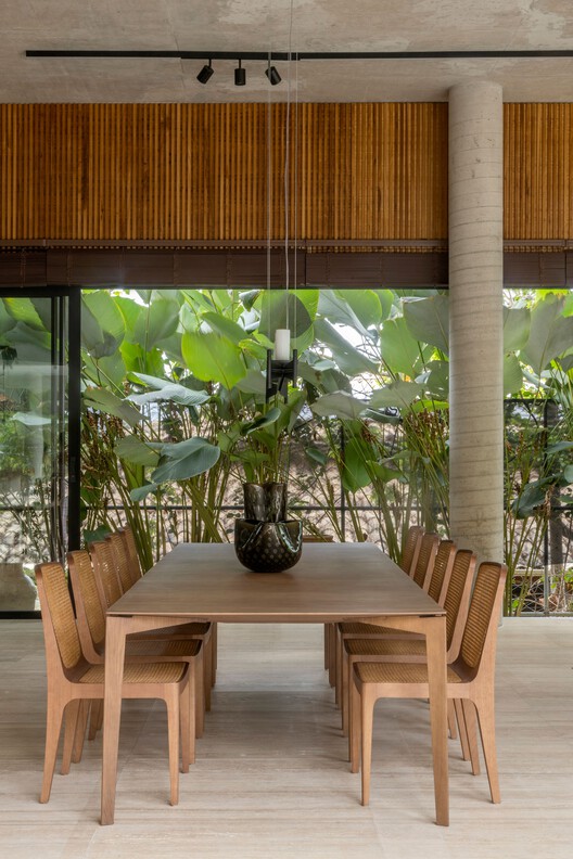 Casa Pirenópolis / Leo Romano - Fotografía interior, Comedor, Madera, Sillas