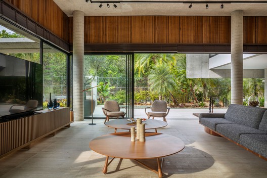 Casa Pirenópolis / Leo Romano - Fotografía interior, Sala de estar, Madera, Sillas