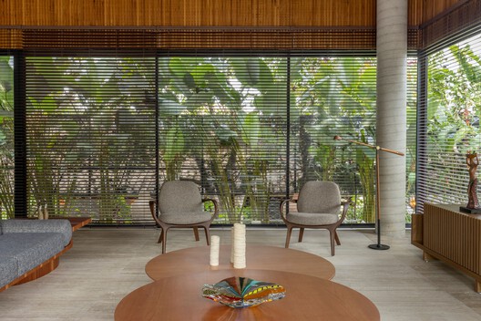 Casa Pirenópolis / Leo Romano - Fotografía interior, Madera, Sillas