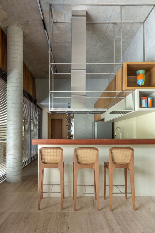 Casa Pirenópolis / Leo Romano - Fotografía interior, Madera, Cocina, Sillas