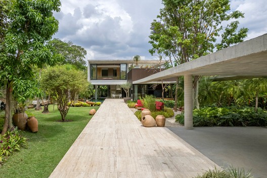 Casa Pirenópolis / Leo Romano - Fotografía exterior, Jardín