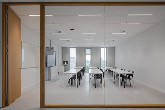 格罗宁根大学教育中心 / KAAN Architecten 格罗宁根大学教育中心 / KAAN Architecten - 室内图, 厨房, 木头, 灯, 玻璃