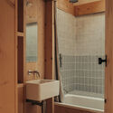 Iorram Cottage / Baillie Baillie Architects - Interior Photography, Bathroom, Wood, Bathtub