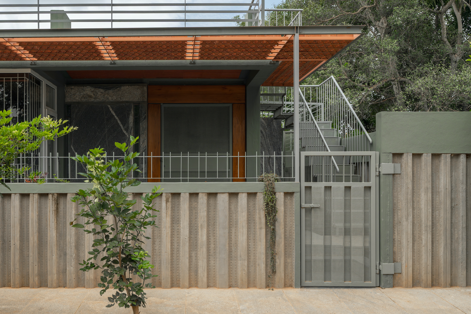 Casa Namana / Wright Inspires - Fotografia de Exterior, Balcão, Cerca, Corrimão