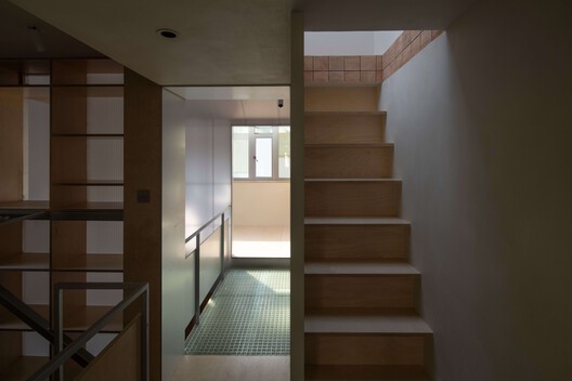 Reforma do Espaço "Cantinhos" no Jardim Hongye / Greyspace Architects - Fotografia de Interiores, Escada, Madeira, Vidro, Corrimão
