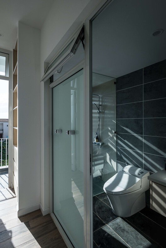 House + Studio / NAW Studio House + Studio / NAW Studio - Interior Photography, Bathroom, Glass, Door