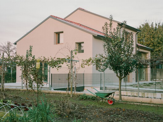 Una casa no rural / AACM - Atelier Architettura Chinello Morandi - Fotografía exterior, Fachada