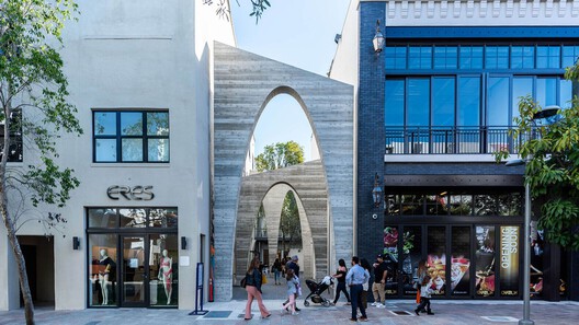 Third Places in the United States: Commercialized or Community-Centered? - Image 8 of 8