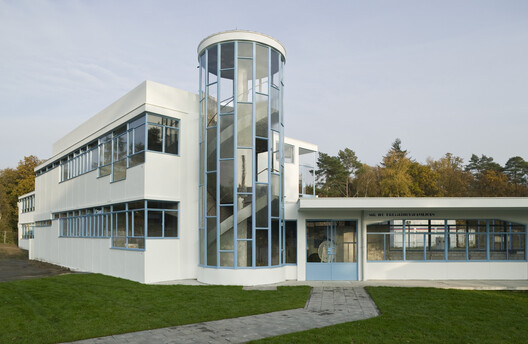 In Pursuit of Health: How Medical Concerns Shaped Modernist Architecture - Image 31 of 33