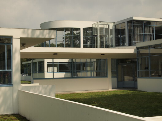 In Pursuit of Health: How Medical Concerns Shaped Modernist Architecture - Image 29 of 33