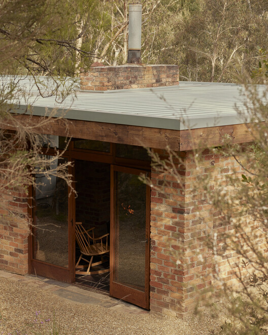 River Bend Repair / Vaughan Howard Architects with InPlace River Bend Repair / Vaughan Howard Architects with InPlace - Exterior Photography, Wood, Brick