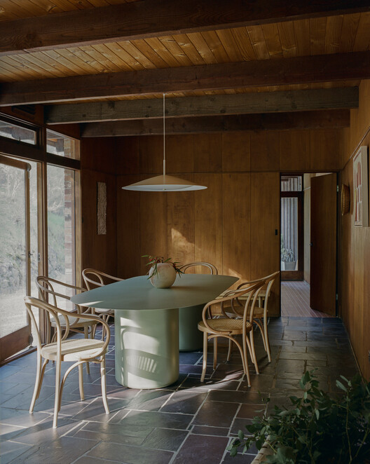 River Bend Repair / Vaughan Howard Architects with InPlace River Bend Repair / Vaughan Howard Architects with InPlace - Interior Photography, Dining room, Wood, Table, Chair, Lighting