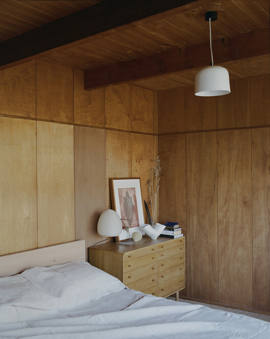 River Bend Repair / Vaughan Howard Architects with InPlace River Bend Repair / Vaughan Howard Architects with InPlace - Interior Photography, Bedroom, Wood