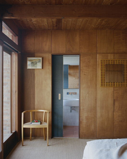 River Bend Repair / Vaughan Howard Architects with InPlace River Bend Repair / Vaughan Howard Architects with InPlace - Interior Photography, Wood, Door, Closet