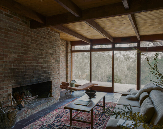 River Bend Repair / Vaughan Howard Architects with InPlace River Bend Repair / Vaughan Howard Architects with InPlace - Interior Photography, Living Room, Wood, Brick, Chair