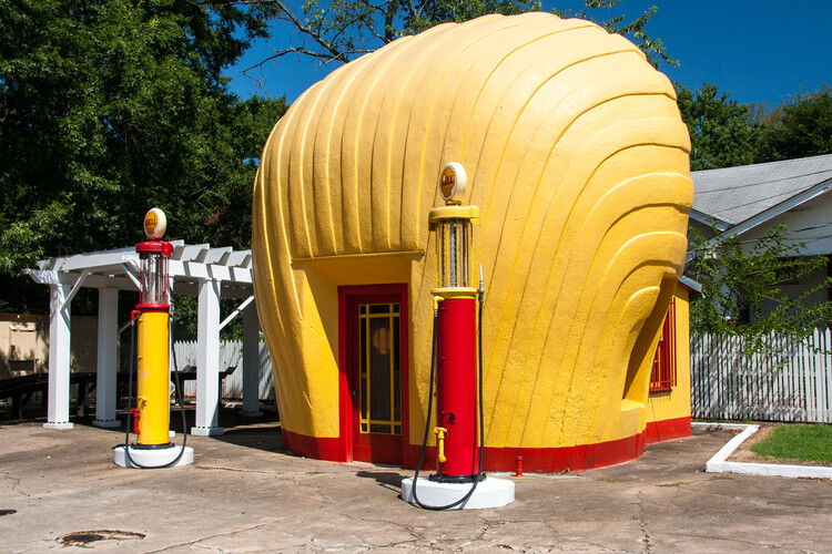 The Evolution of Gas Stations: From Roadside Stops to Architectural Landmarks - Image 43 of 46