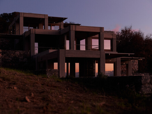 Meraki Studios / Sigurd Larsen - Exterior Photography, Column