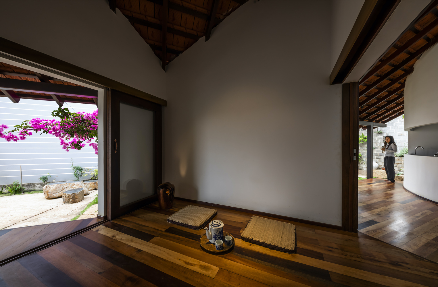 Casa Truc Lam Anh / 6717 Studio - Fotografia de Interiores, Porta, Viga