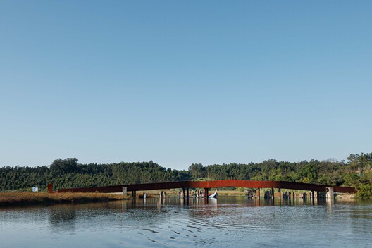 Travessia Ciclável e Pedonal Sobre a Ponte de Fareja / Rómulo Neto Arquitetos - Fotografia de Exterior, Orla, Viga