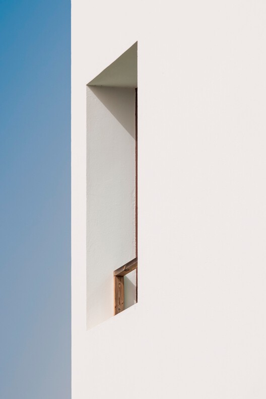 Tree House + Square House / Pereira Miguel Arquitectos + Nuno Martins Correia Tree House + Square House / Pereira Miguel Arquitectos + Nuno Martins Correia - Imagem 19 de 32