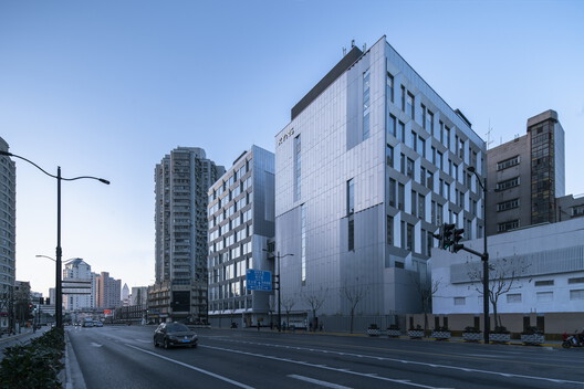 KYMS Technology Centre / Atelier Archmixing - Exterior Photography, Glass
