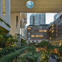 The Singapore EDITION and Boulevard 88 / Safdie Architects - Exterior Photography, Residential Architecture, Courtyard, Balcony